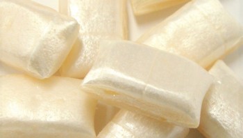 春の新商品1：杏仁豆腐味飴